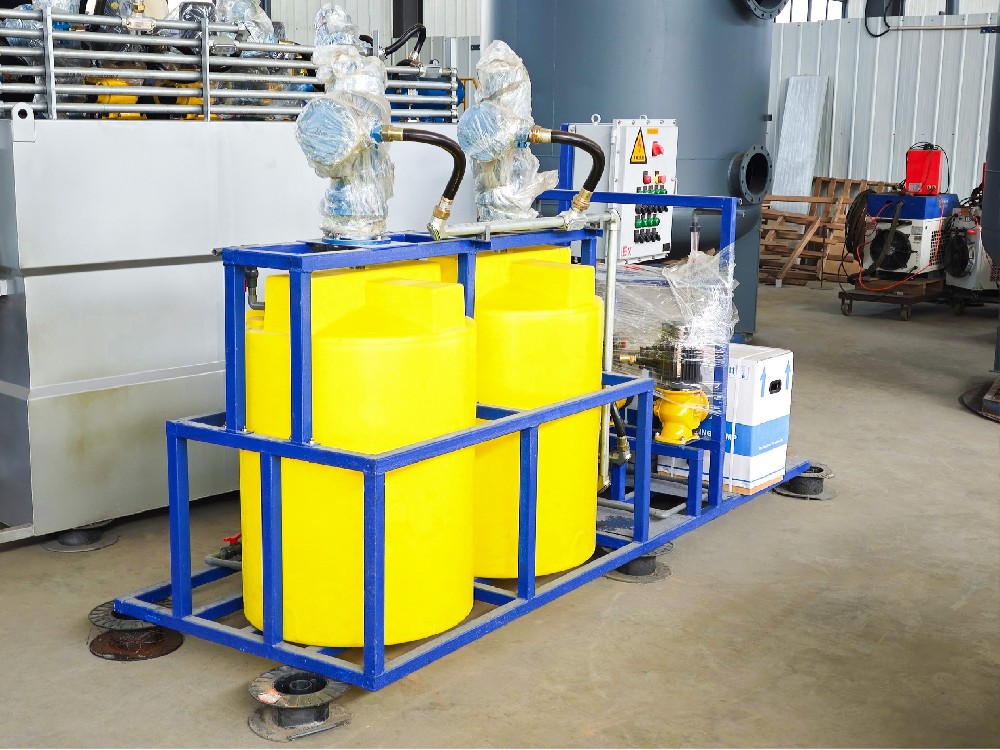 飲料廠加工廢水處理中的溶氣氣浮機設(shè)備